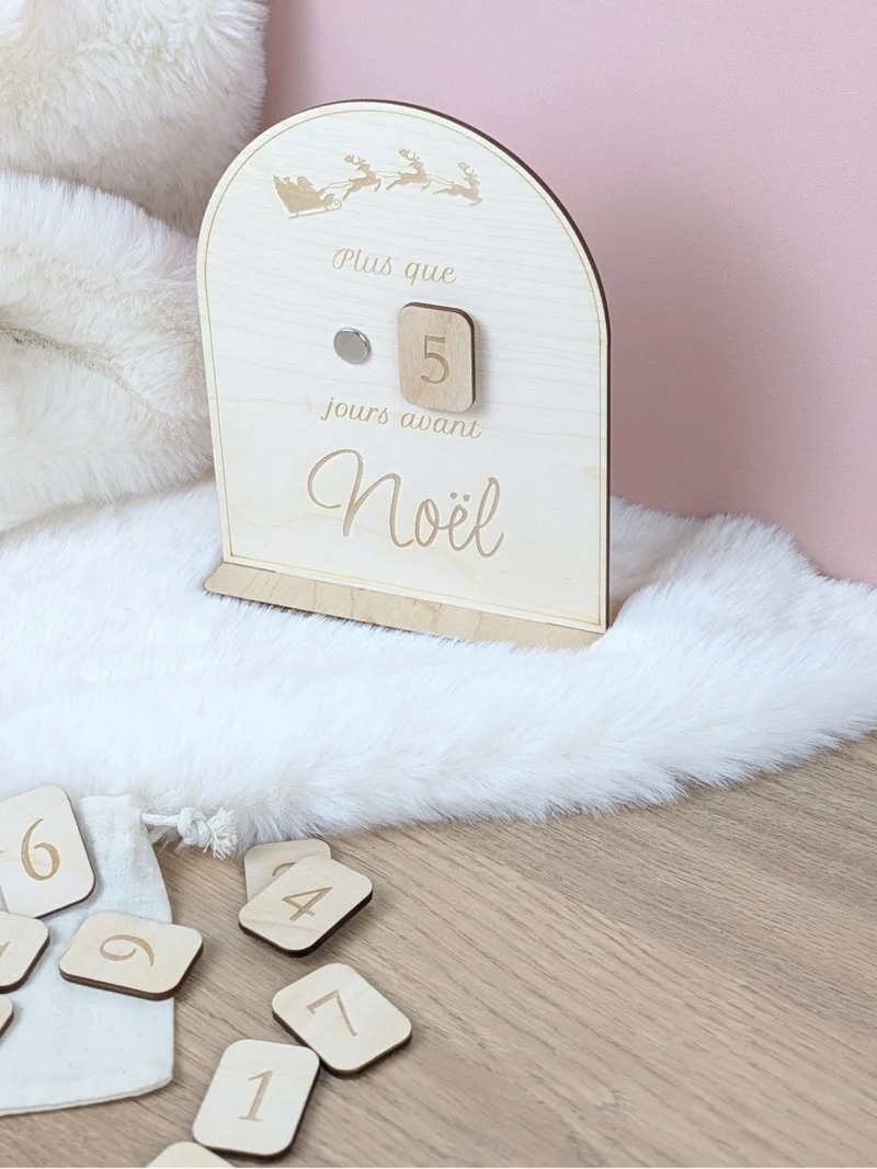 Décompte de Noël en bois - Calendrier aimanté personnalisé
