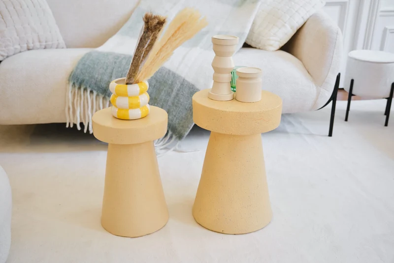 Petite table d appoint ronde design en magn sie mouchet e de bleu An mone
