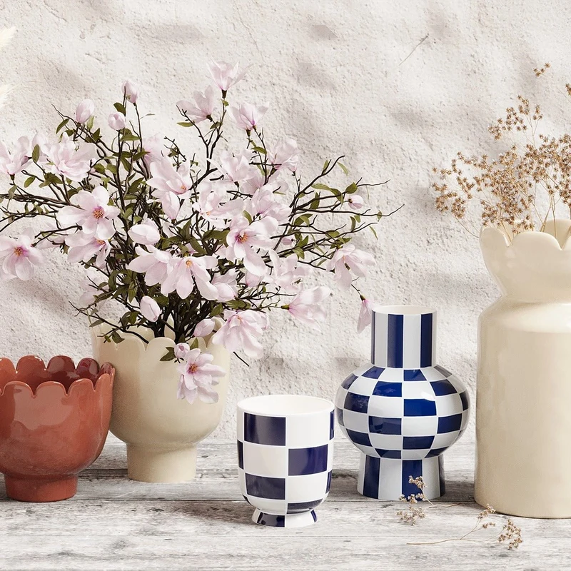 Vase d coratif en c ramique damier bleu Gen ve