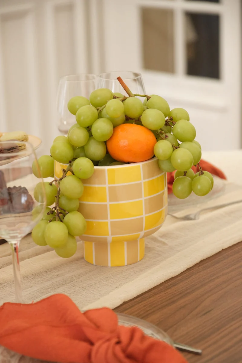 Vase c ramique motif damier jaune Versailles