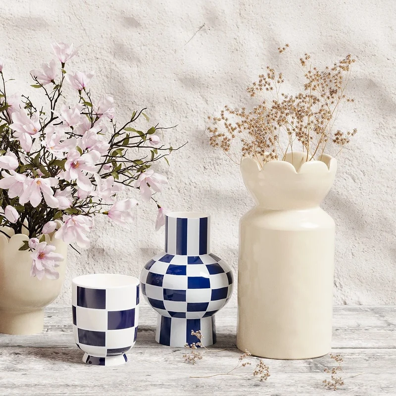 Vase c ramique motif damier bleu Louvre