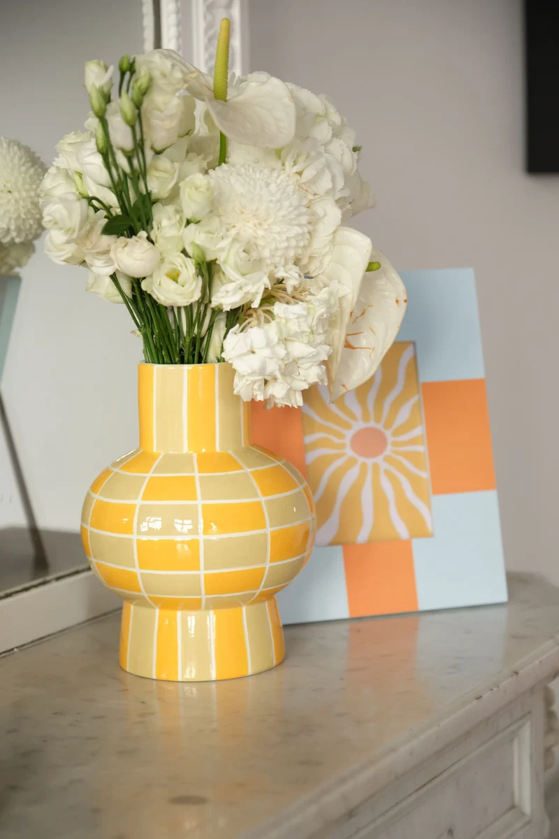 Vase c ramique motif damier jaune Louvre