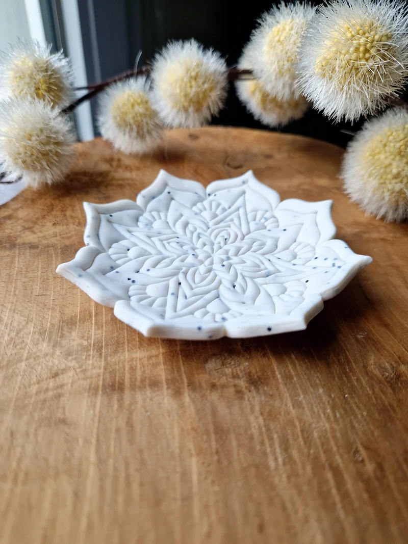 Coupelle Mandala Granit blanc.