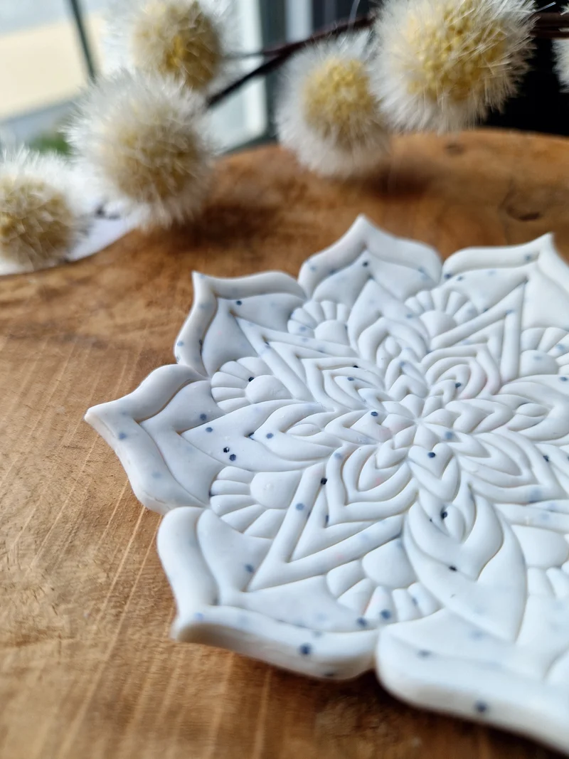 Coupelle Mandala Granit blanc.