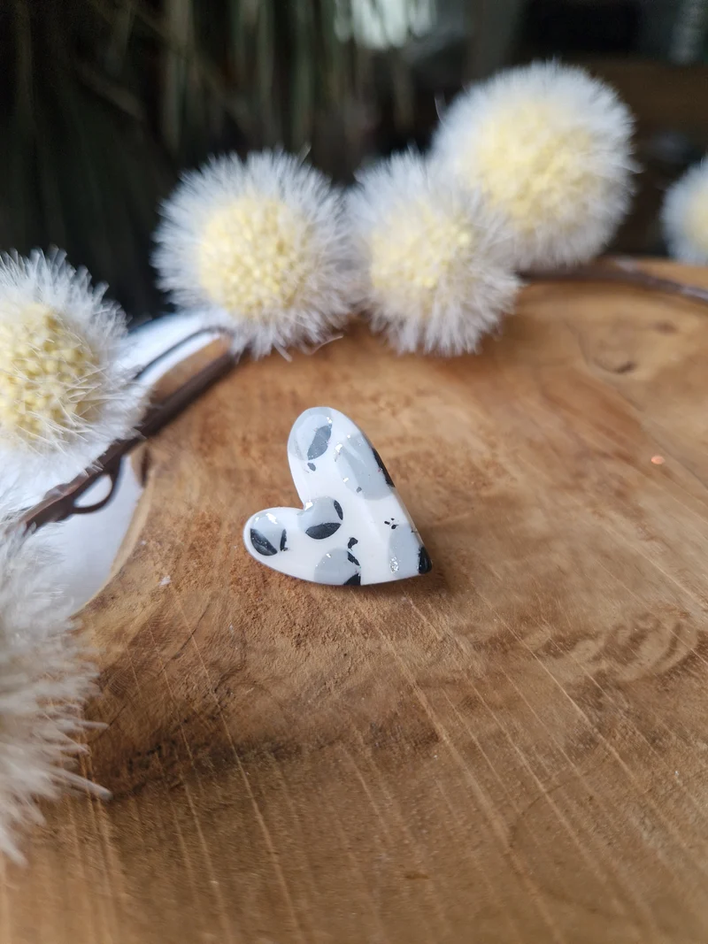 Pin's léopard blanc argent 🐆.