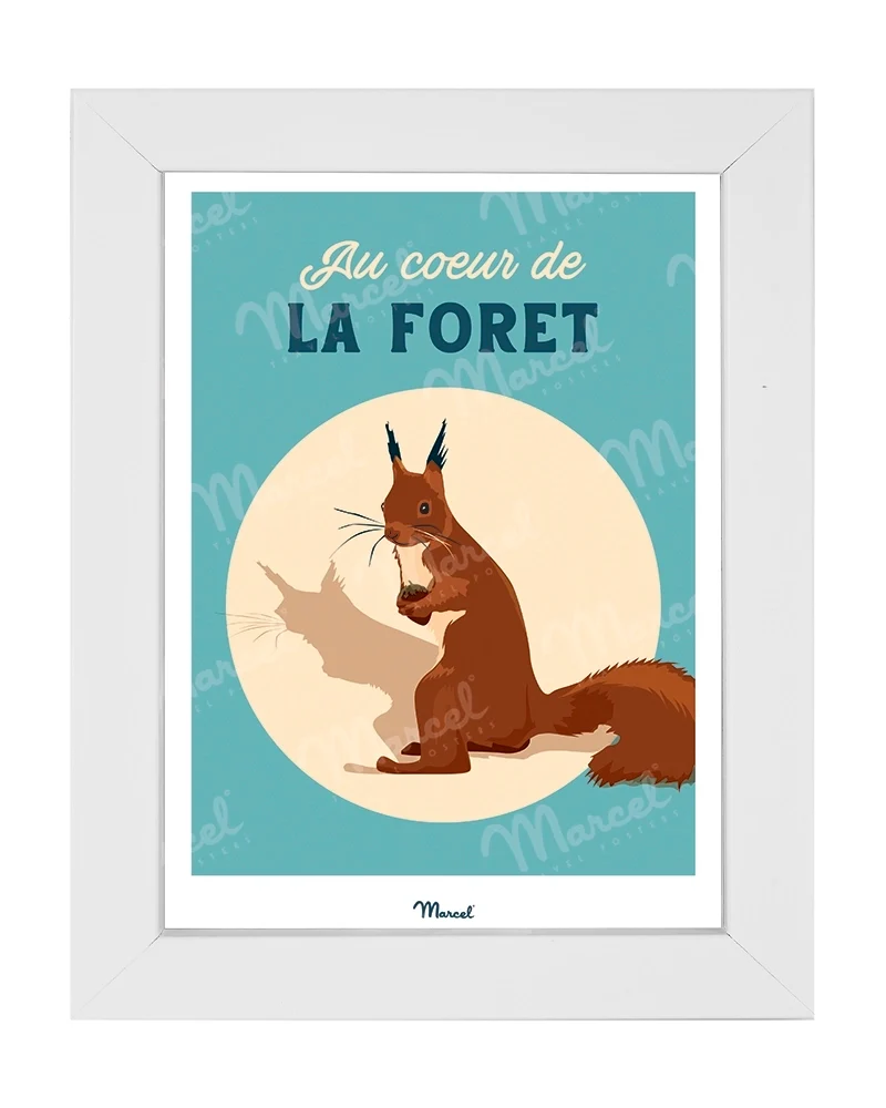 Carte postale Travel Color "Écureuil au coeur de la forêt"