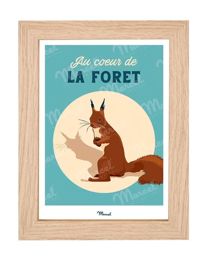 Carte postale Travel Color "Écureuil au coeur de la forêt"