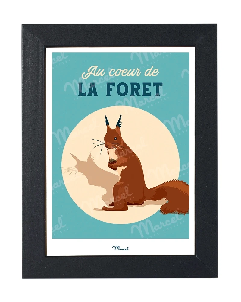 Carte postale Travel Color "Écureuil au coeur de la forêt"