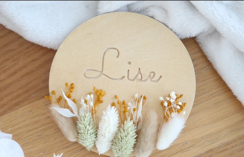 Médaillon prénom fleurs séchées - A personnaliser