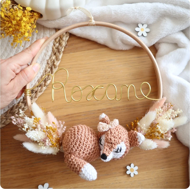 Décoration prénom, animal crochet & fleurs séchées - Envoi sous 6/8 semaines
