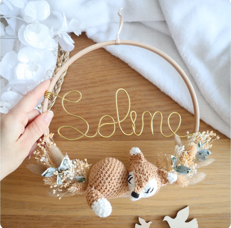 Décoration prénom, animal crochet & fleurs séchées - Envoi sous 6/8 semaines
