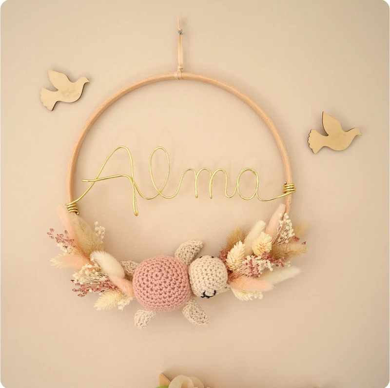 Décoration prénom, animal crochet & fleurs séchées - Envoi sous 6/8 semaines