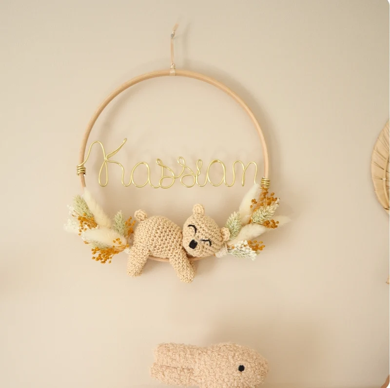 Décoration prénom, animal crochet & fleurs séchées - Envoi sous 6/8 semaines