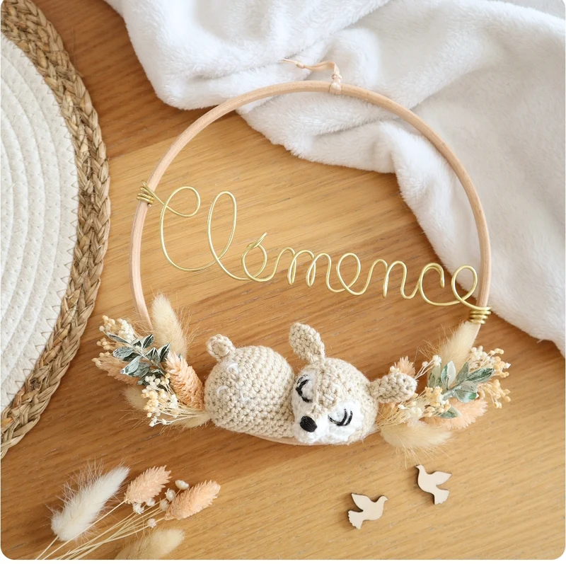 Décoration prénom, animal crochet & fleurs séchées - Envoi sous 6/8 semaines