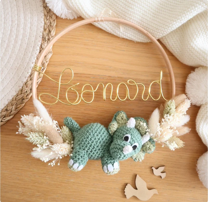 Décoration prénom, animal crochet & fleurs séchées - Envoi sous 6/8 semaines
