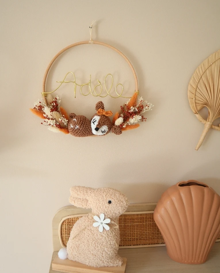 Décoration prénom, animal crochet & fleurs séchées - Envoi sous 6/8 semaines