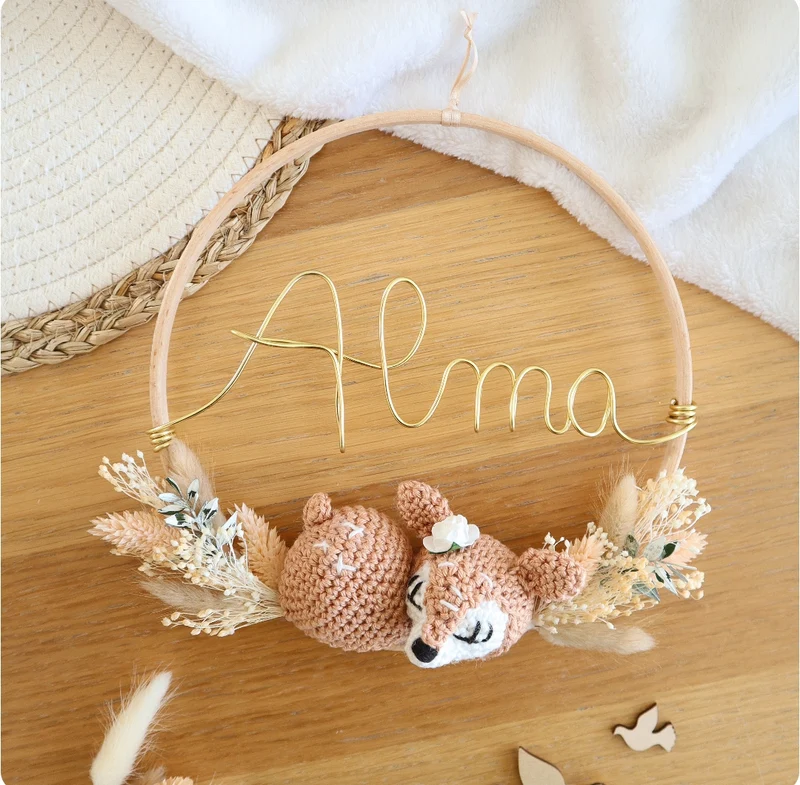 Décoration prénom, animal crochet & fleurs séchées - Envoi sous 6/8 semaines