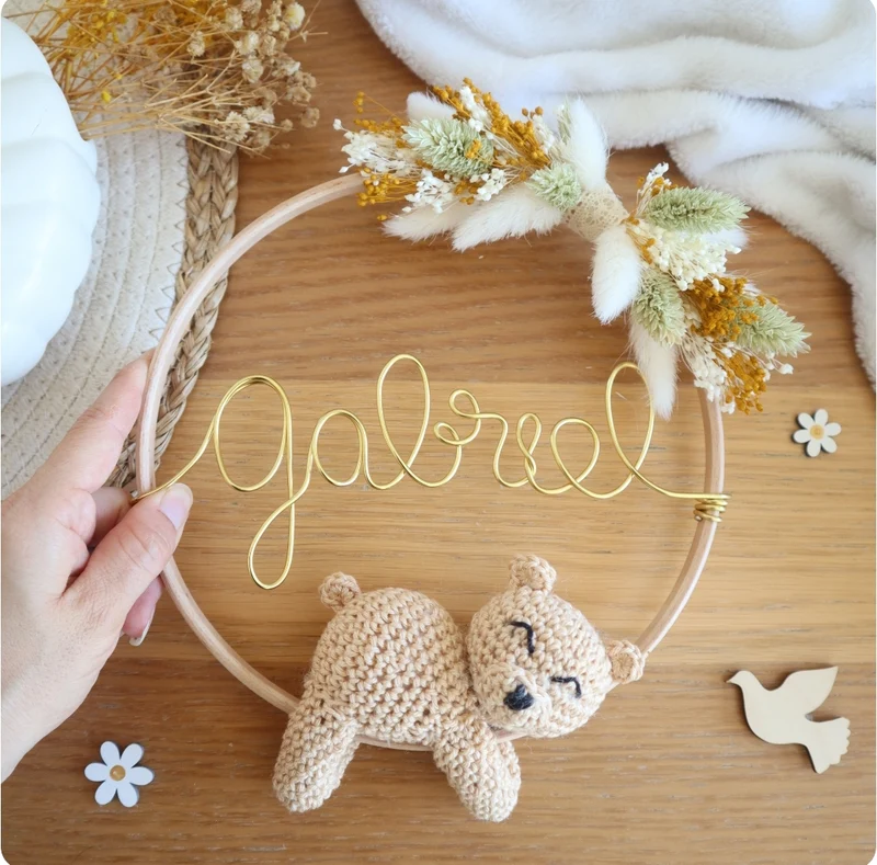 Décoration prénom, animal crochet & fleurs séchées - Envoi sous 6/8 semaines