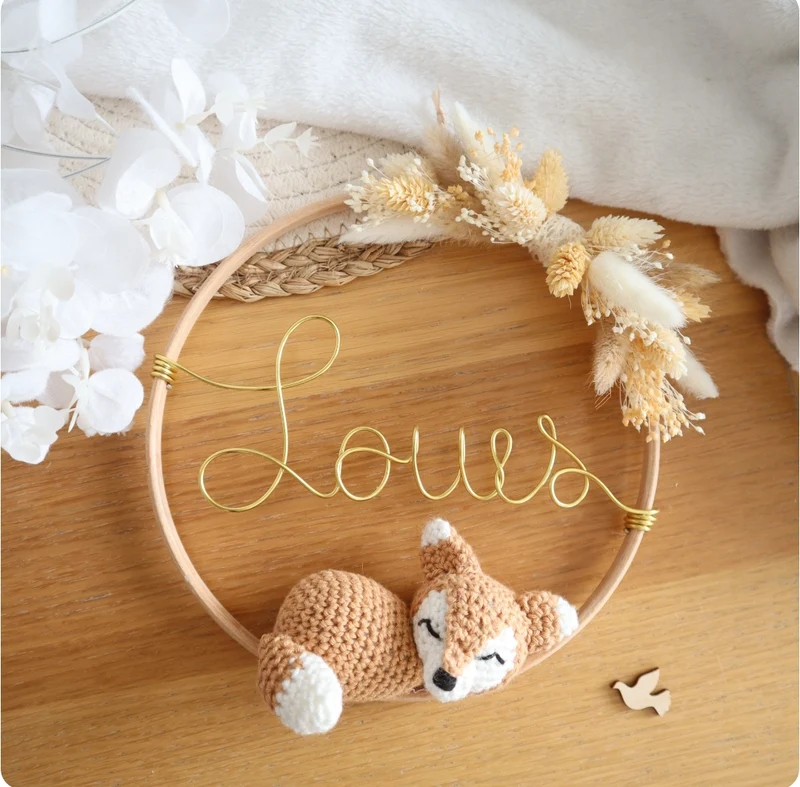 Décoration prénom, animal crochet & fleurs séchées - Envoi sous 6/8 semaines