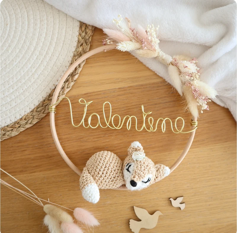Décoration prénom, animal crochet & fleurs séchées - Envoi sous 6/8 semaines