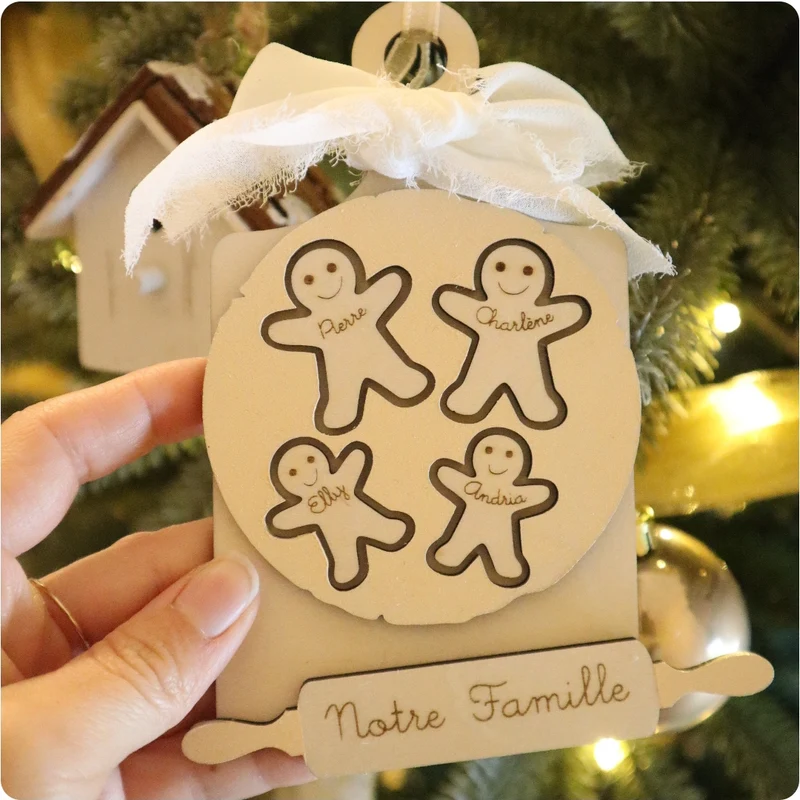 Bientôt de retour - Décoration de Noël - Famille de pains d'épices à personnaliser (plus de personnages possibles)
