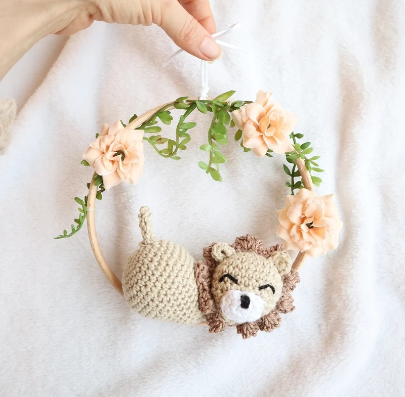 Suspension " Lion -Jungle fleurie" - Taille / couleur au choix