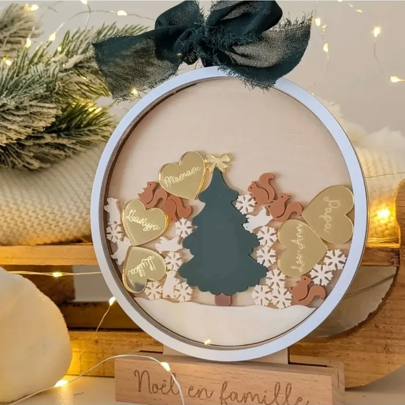 Bientôt de retour - Grande boule à neige "Sapin" - avec ou sans socle - ruban et confettis au choix - à partir de 36€