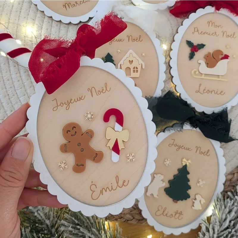 Bientôt de retour - Suspension "Les Douceurs de Noël" - texte et couleur ruban au choix