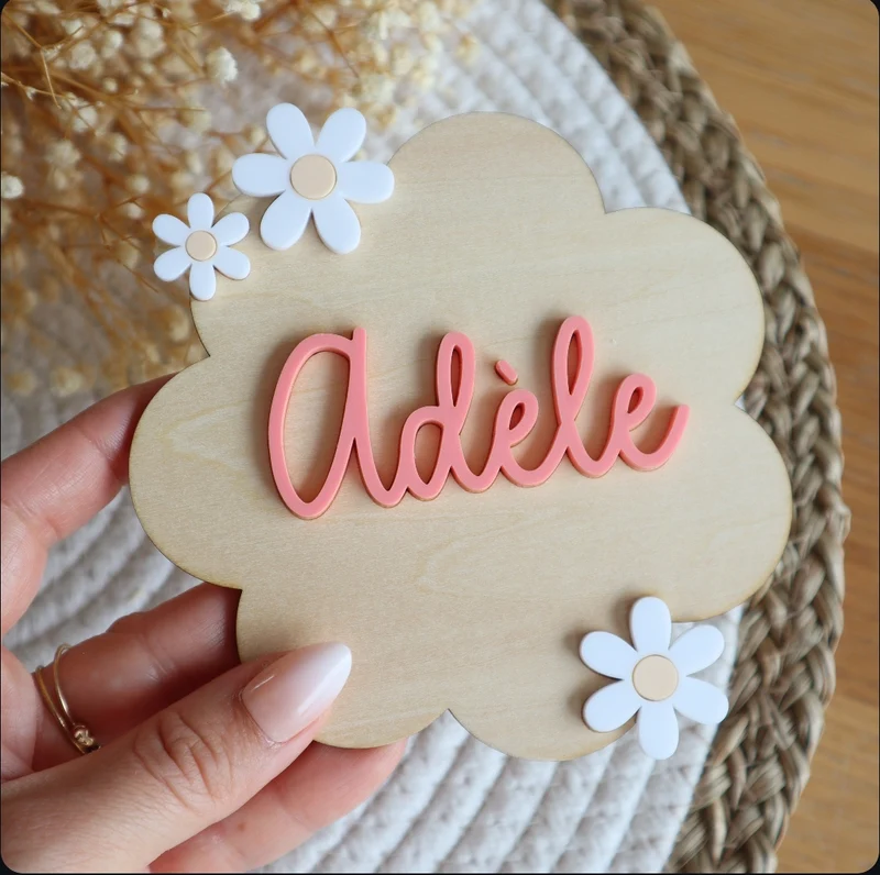 Médaillon prénom acrylique 11cm - Couleurs à personnaliser - Format cake-topper possible - Envoi sous 3 jours