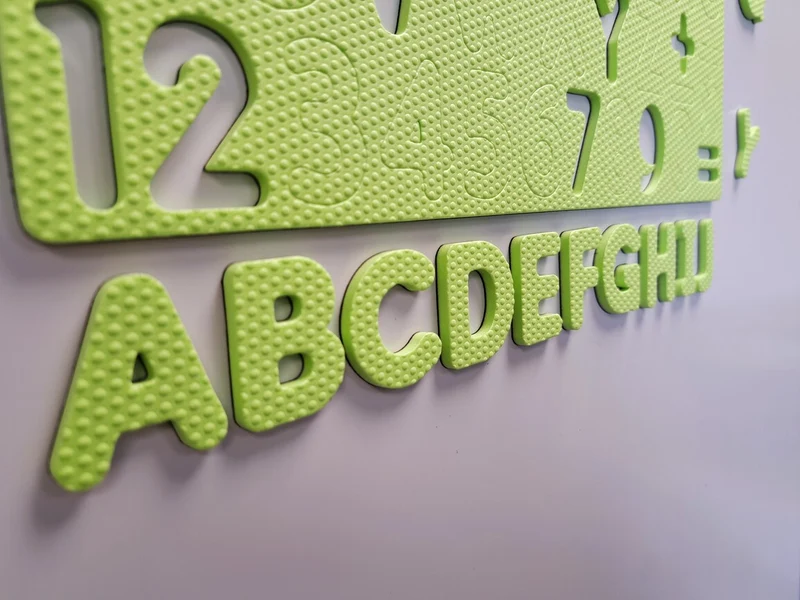 Alphabet + chiffres magnétiques en mousse