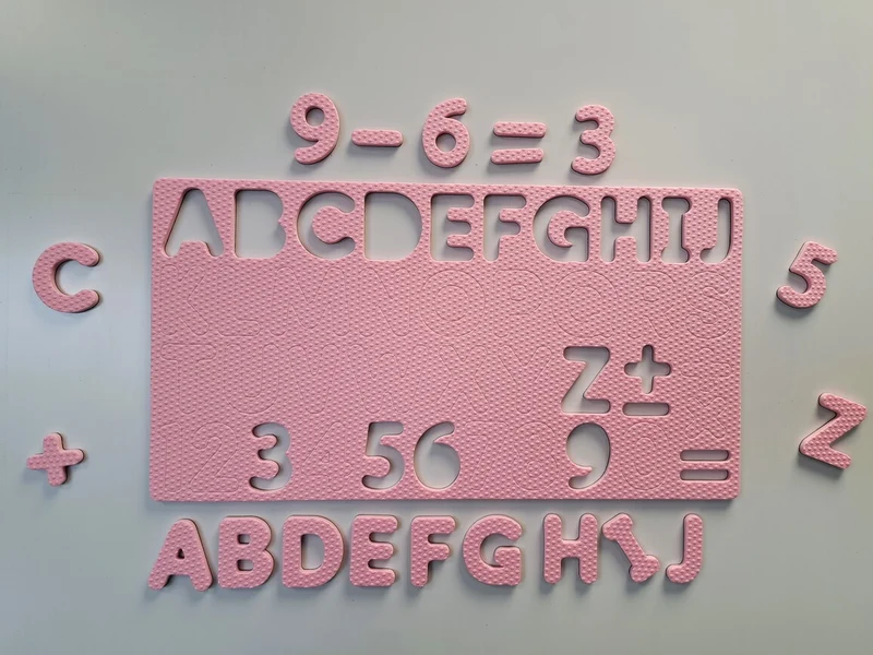 Alphabet + chiffres magnétiques en mousse