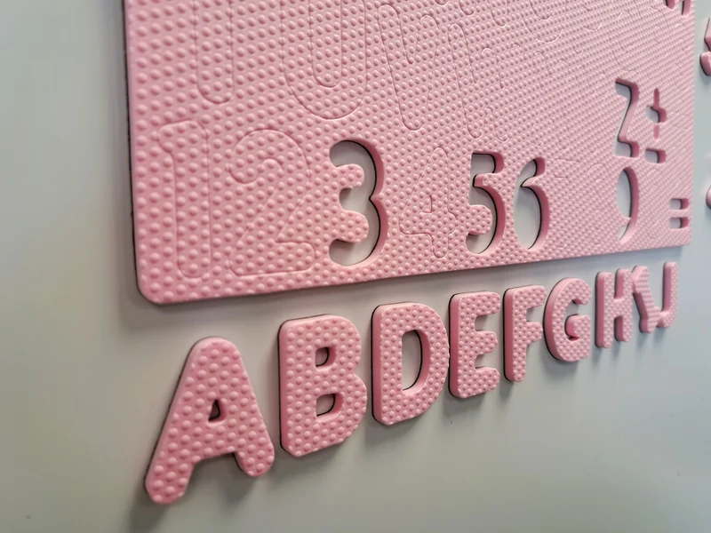 Alphabet + chiffres magnétiques en mousse