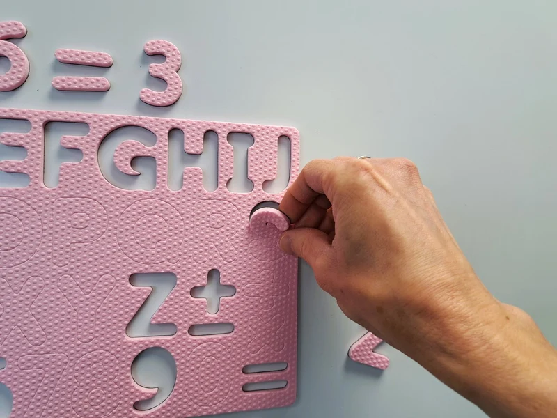 Alphabet + chiffres magnétiques en mousse