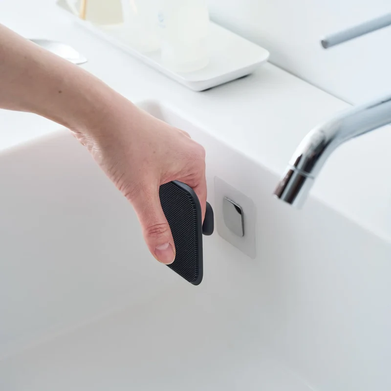 Magnetisch badkamer sponsje uit silicone Tower - Yamazaki