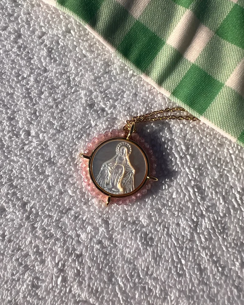 Médaille de la Vierge perlée