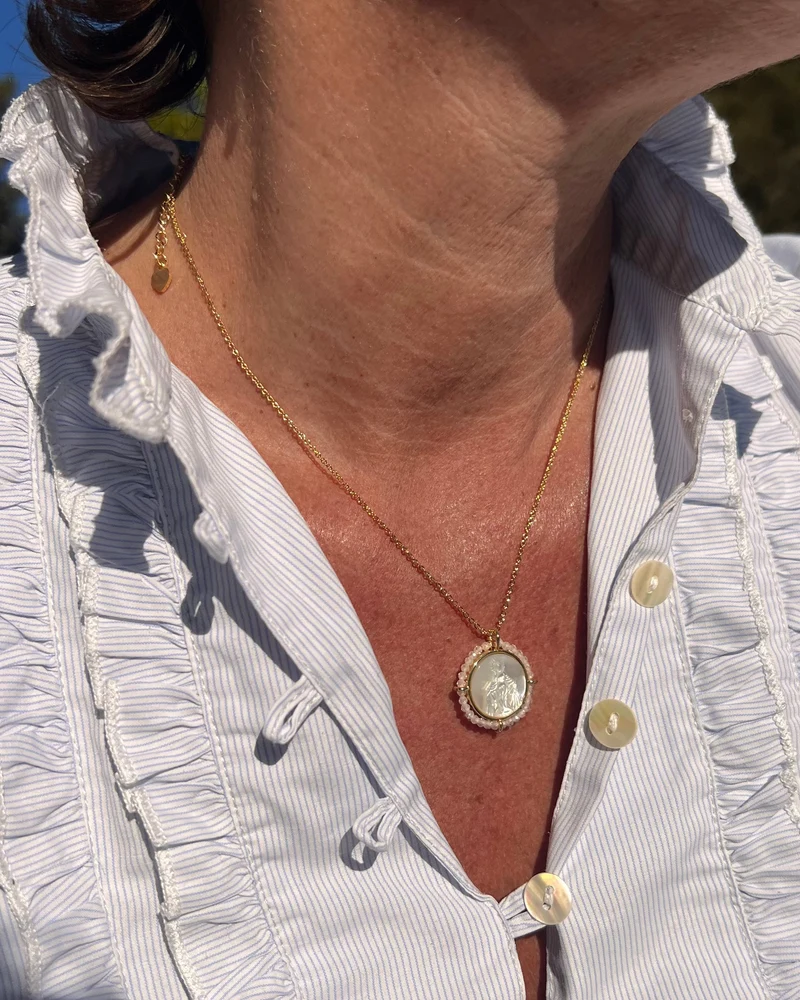 Médaille de la Vierge perlée