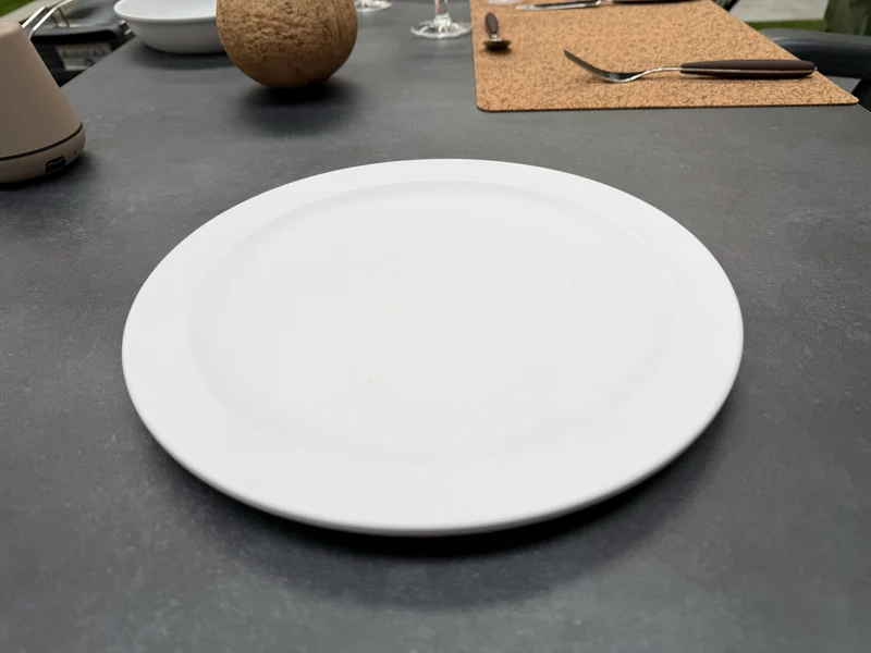 Prachtig elegant zomers servies in kunststof Edge Matte Azul