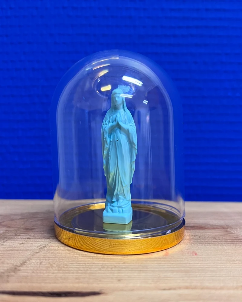 Vierge 6 cm sous cloche