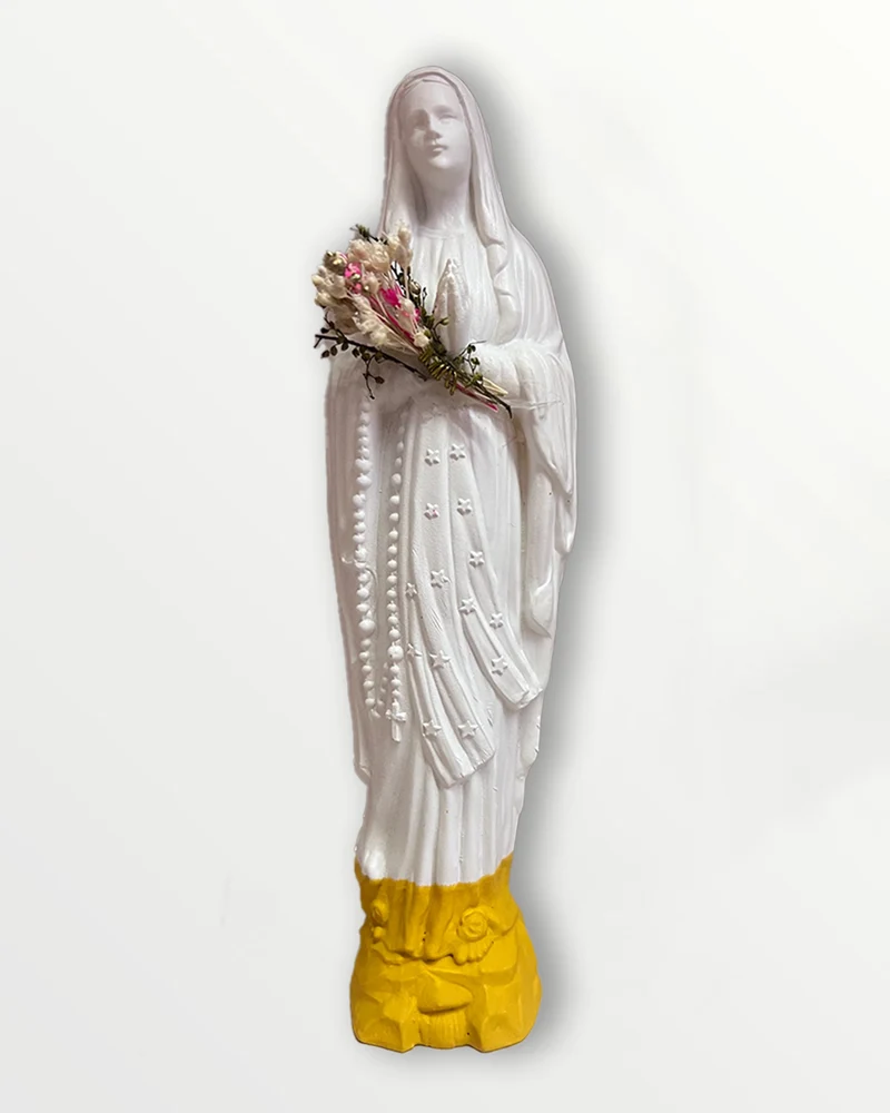Statuette de la Vierge fleurie