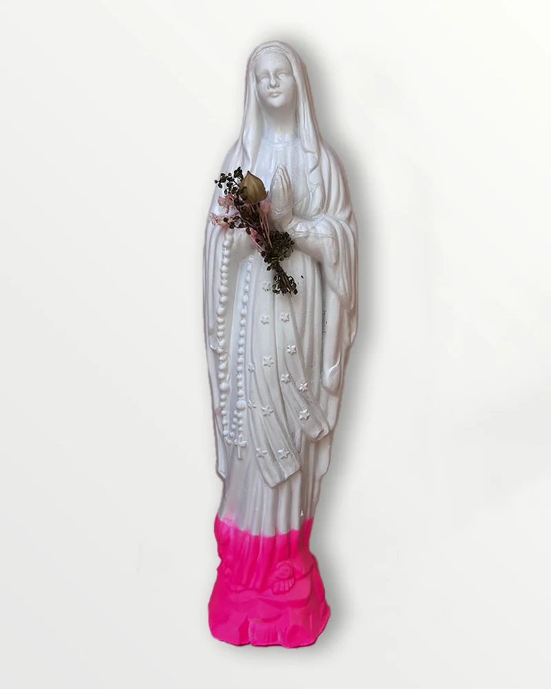 Statuette de la Vierge fleurie