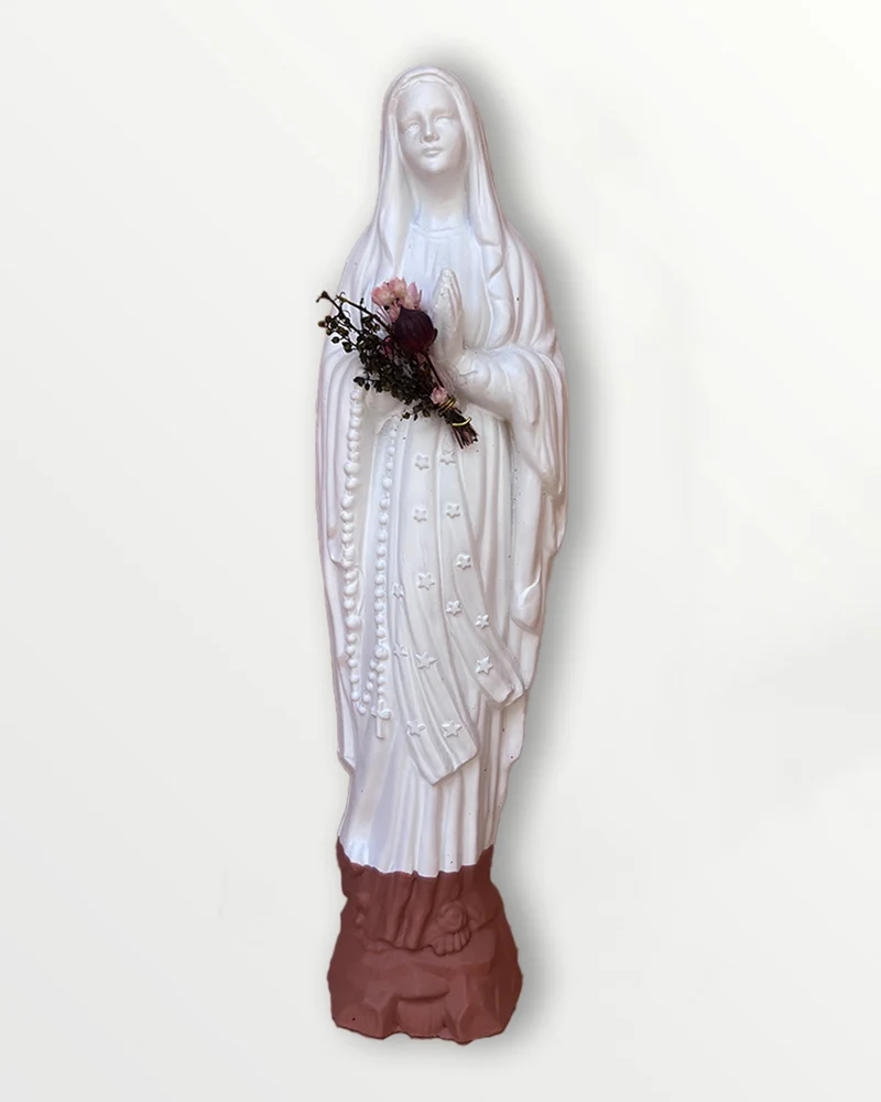 Statuette de la Vierge fleurie
