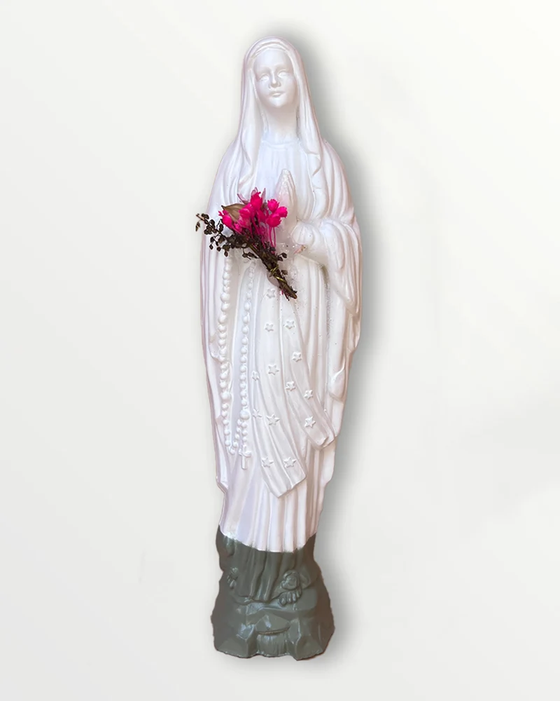 Statuette de la Vierge fleurie