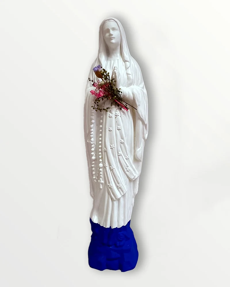 Statuette de la Vierge fleurie