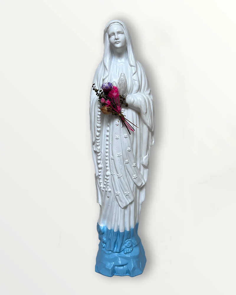 Statuette de la Vierge fleurie