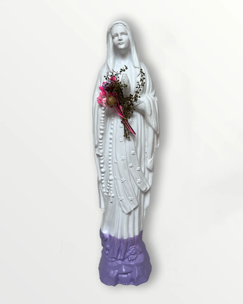 Statuette de la Vierge fleurie