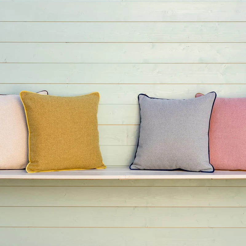 Kussen met verschillend gekleurde voor- en achterkant voor indoor of outdoor - Remember