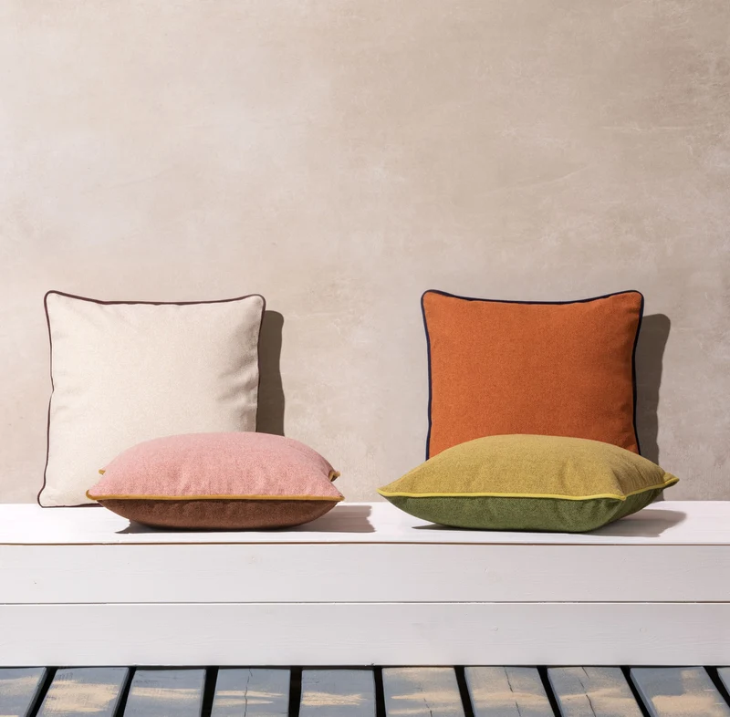 Kussen met verschillend gekleurde voor- en achterkant voor indoor of outdoor - Remember
