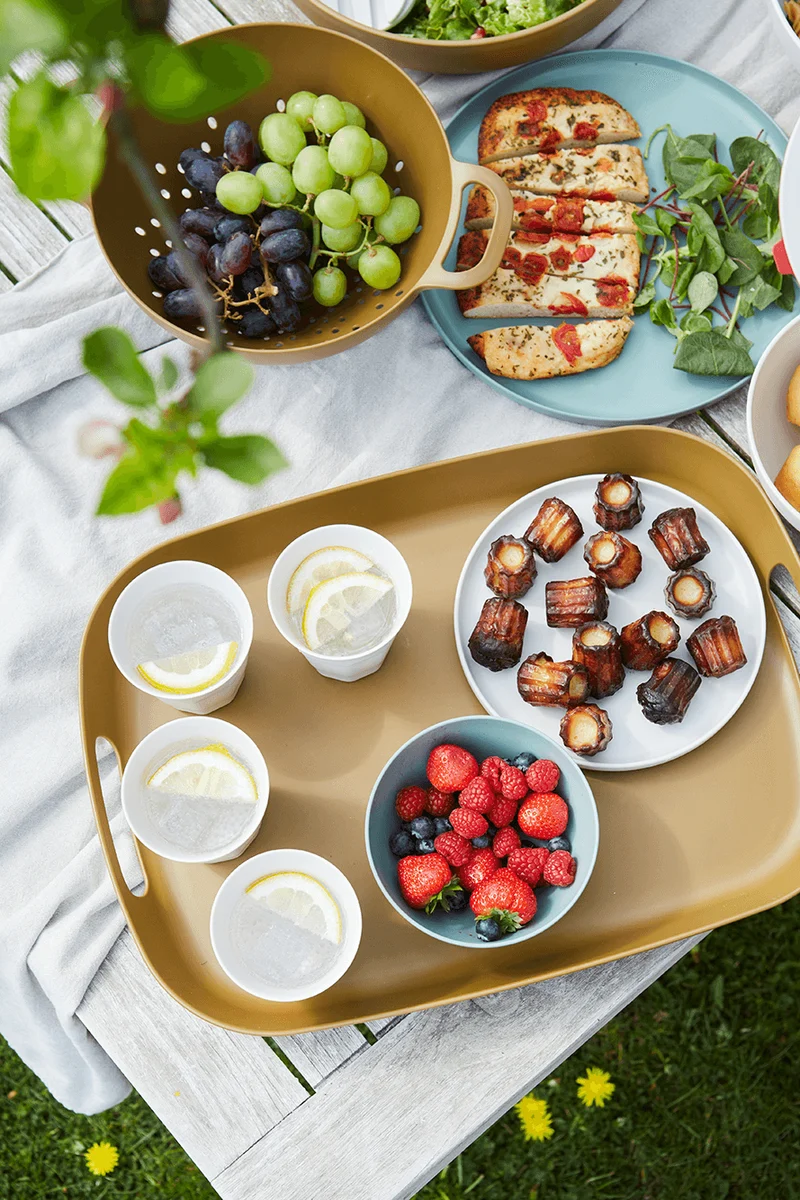 Servies gemaakt van gerecyleerde PET flessen
