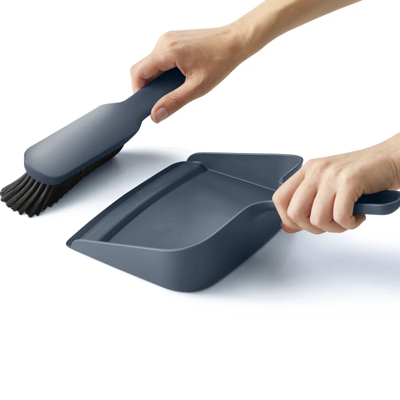 Handveger en blik met ophangbevestsiging CleanStore -Joseph Joseph