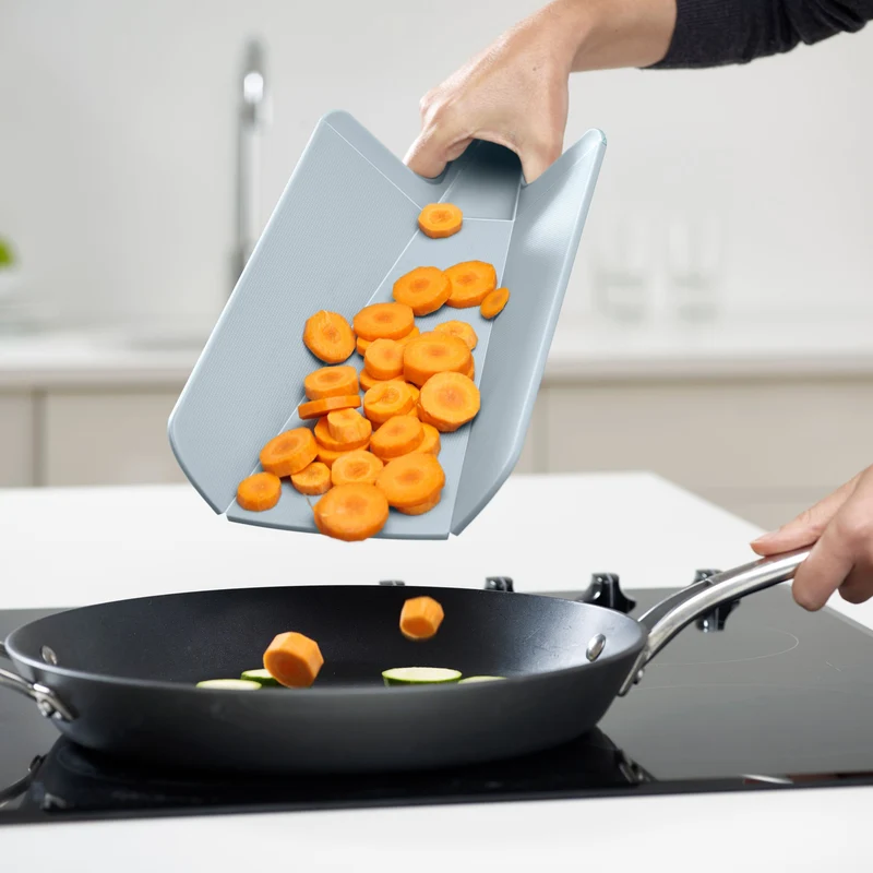 Snijplank Chop2Pot opvouwbaar klein - Set van 2 stuks grijs van Joseph Joseph